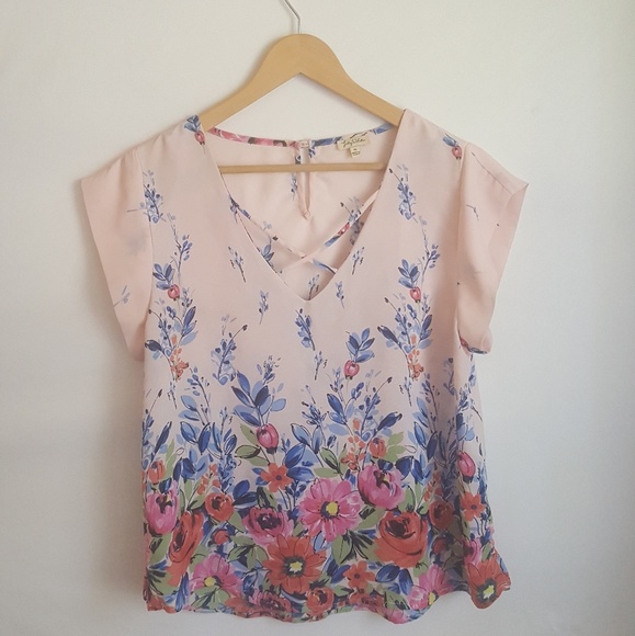 Lily White Tops - Lily White Flowery XL Summer Top